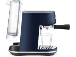 Sage Bambino - Damson Blue 9 Sage Bambino - Damson Blue -Koffie Winkel sage bambino damson blue espresso machine waterreservoir